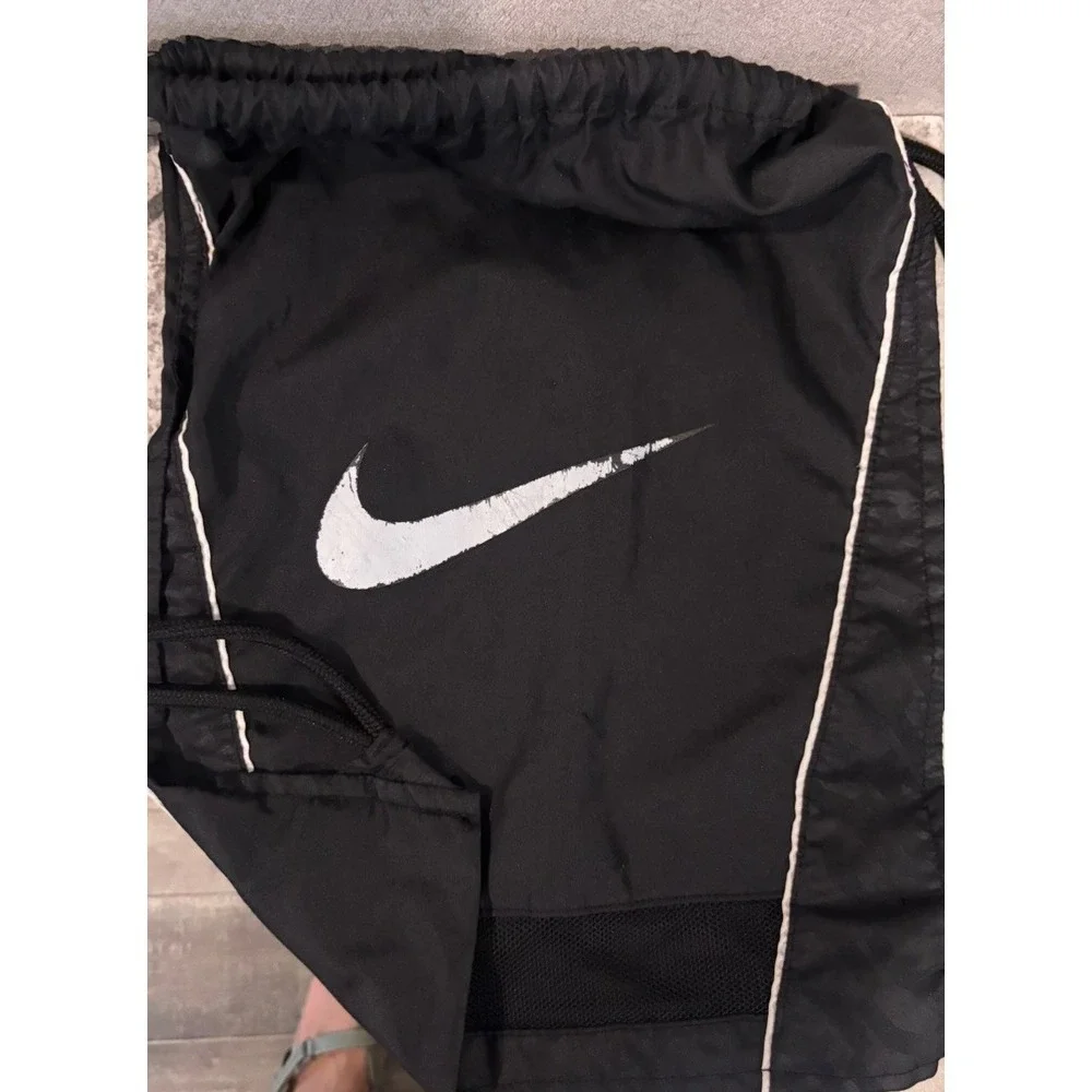 Nike Bag Drawstring Football Black & White Cleat Cleat/Gym Bag 19 x 14 vented‎